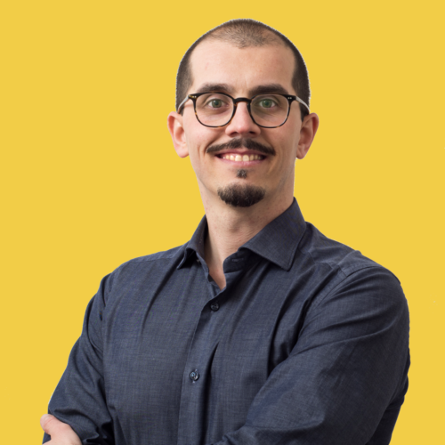 Foto Simone sfondo giallo